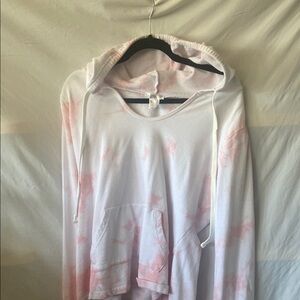 VENUS Soft Pink and White Sweatshirt